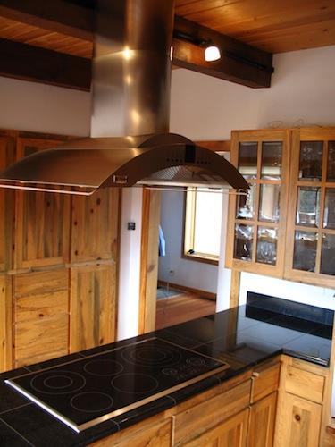 kitchen remodel with island hood and cooktop in Bend Oregon 